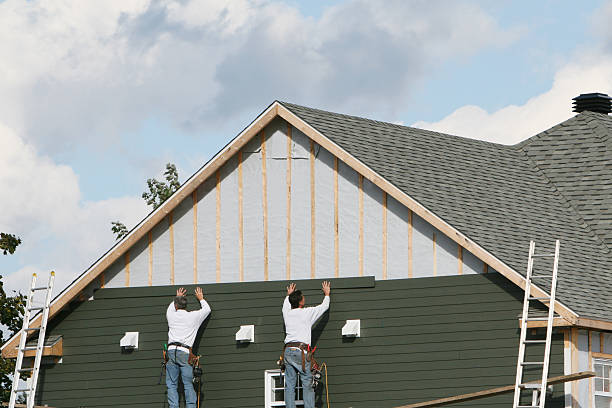 Professional Siding Installation technician working in Victoria, TX